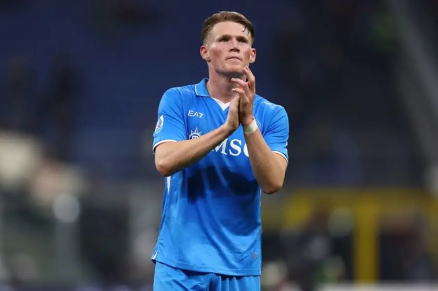 Fans left feeling SORRY for McTominay as he ‘moves house to rough neighbourhood’