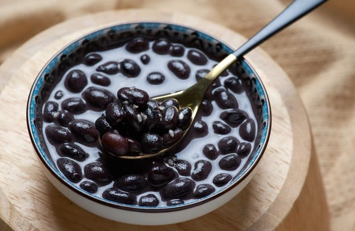 BOWL OF BLACK BEANS