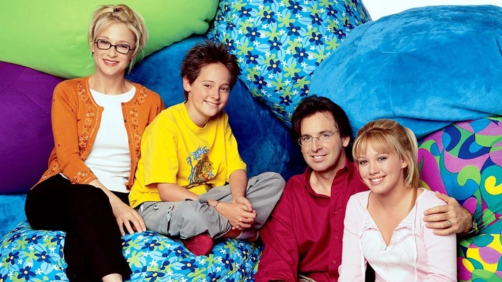 Robert Carradine, Hilary Duff, Hallie Todd, and Jake Thomas in Lizzie McGuire (2001)