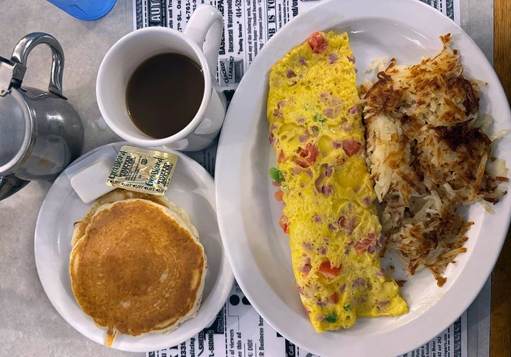 Oak Creek Diner's Western Omelette served with Hash Browns and a side of Mini Pancakes.