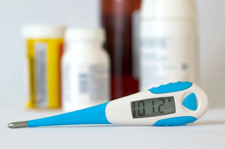 Digital thermometer 