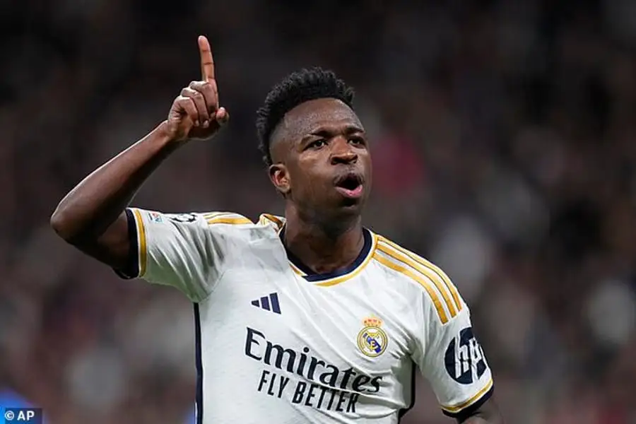 Chelsea Man Utd and PSG are 'keeping tabs on Vini' amid his contract uncertainty