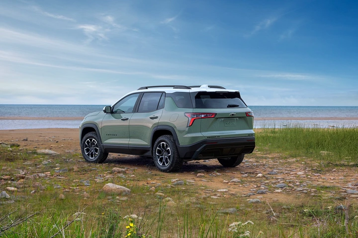 The 2025 Chevy Equinox in the grass 