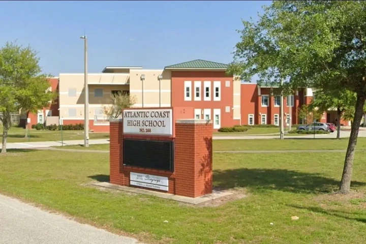 Atlantic Coast High School
A HIGH school student died after eating a dessert that staff wrongly said was nut-free, a new lawsuit has claimed.
Seventeen-year-old Kayleen Brown, suffered a cardiac arrest and fell into a coma after eating the pastry at a school function.
https://www.the-sun.com/news/13287941/kayleen-brown-allergy-death-jacksonville-florida/