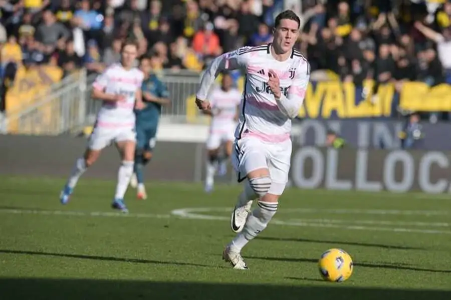 Moggi questions Vlahovic's future with Motta's Juventus
