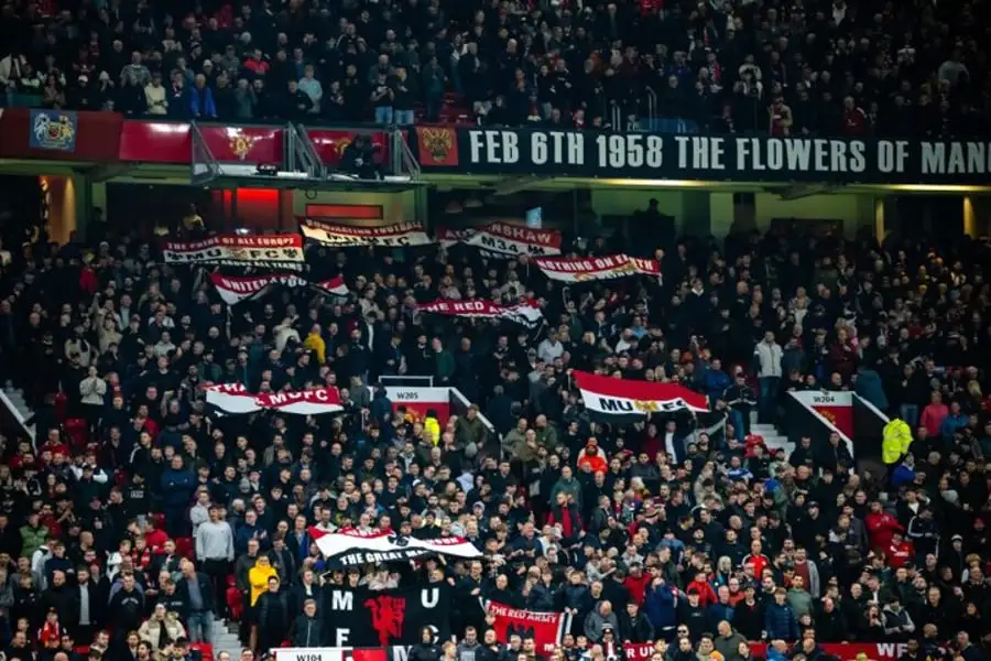 Jamie Redknapp blasts Man Utd fans creating as much atmosphere as Covid times