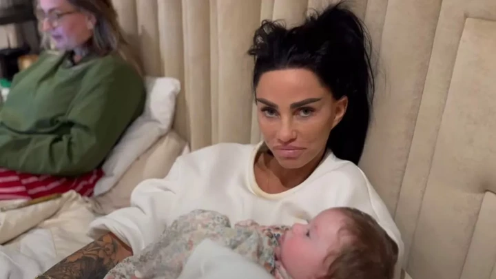 Katie took a cute photo with the little one for her latest video.