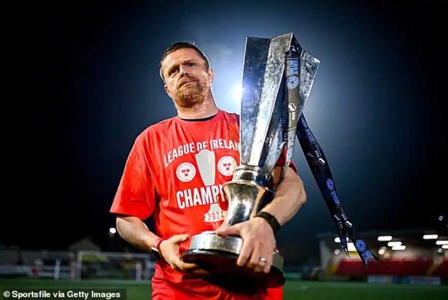 Damien Duff attempts to call Jose Mourinho after League of Ireland title success