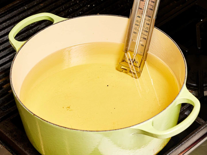 Duch oven filled with oil and thermometer 